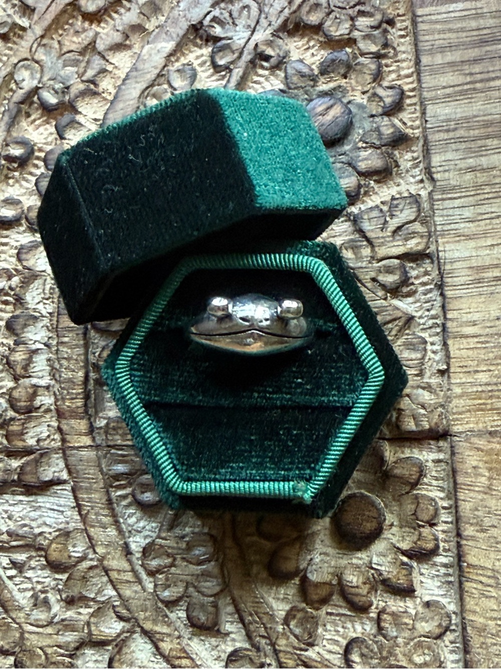 Silvertone frog ring size 7